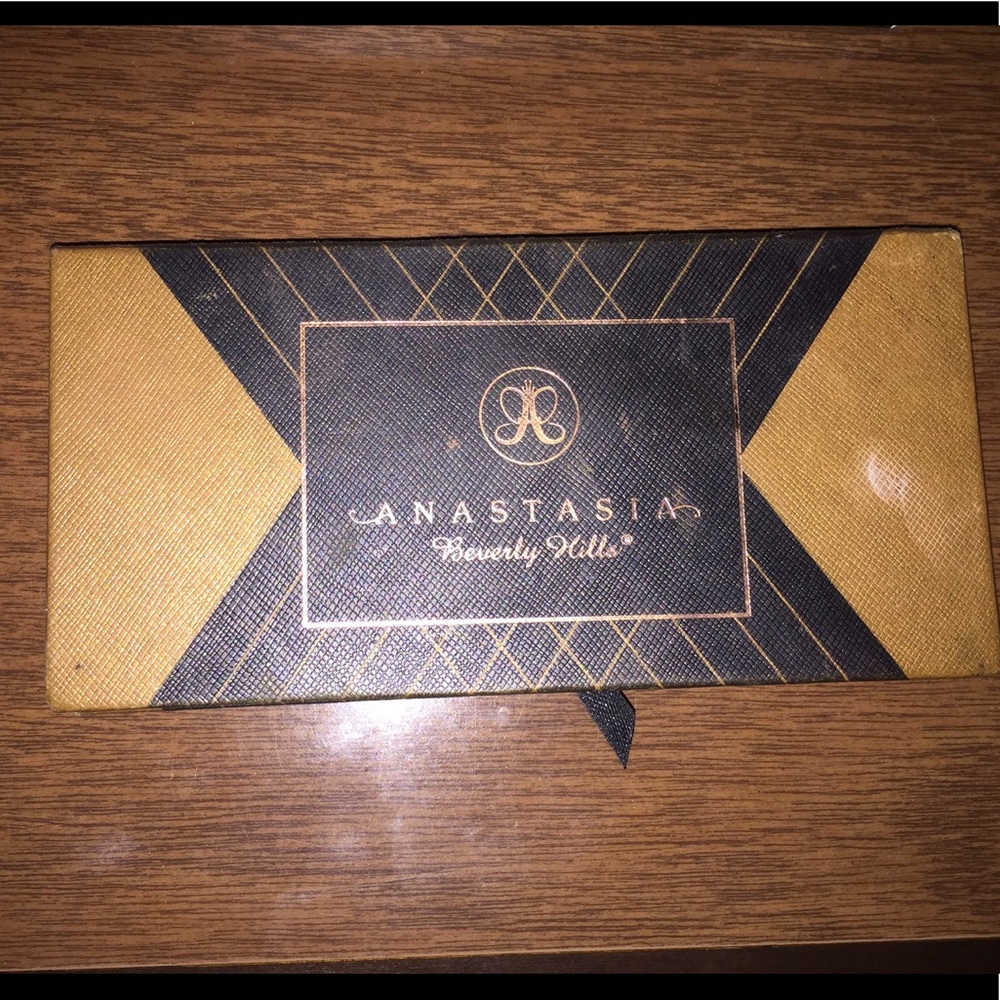 Anastasia Beverly Hills World Traveler Palette